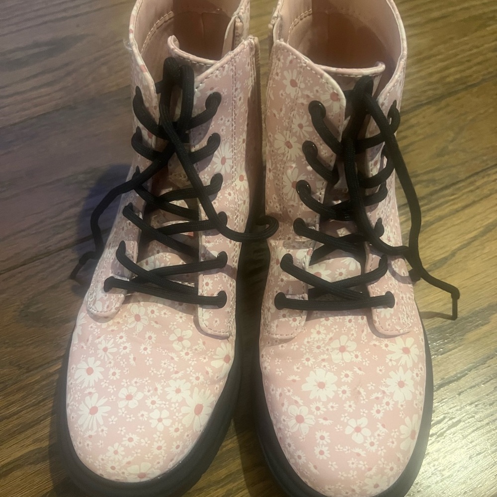 Cat & Jack Girls Boots (size 4)